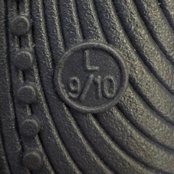 Everlast Womens Size Large 9/10 Flip Flops Pink Purple Blue Ombre Slip On - Picture 2 of 3